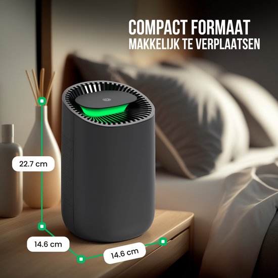 Compacte zwarte Strex luchtontvochtiger op een nachtkastje naast een bed, met afmetingen.