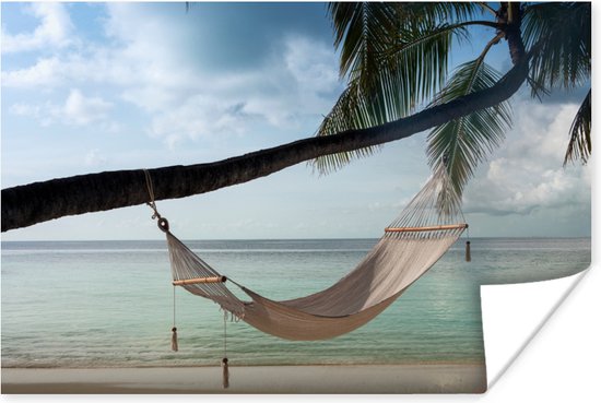 Hangmat vastgeknoopt aan een palmboom bij een strand Poster 180x120 cm - Foto print op Poster (wanddecoratie woonkamer / slaapkamer) / Zee en Strand XXL / Groot formaat!