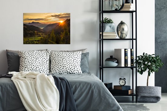 Poster Lever de soleil derrière les montagnes 90x60 cm - Tirage photo sur Poster (décoration murale salon / chambre) / Poster Nature