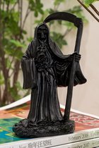 Heilige Dood Santa Muerte met zeis in zwarte tuniek Robe Standbeeld Magere Hein Altaar Sculptuur Staande Religieuze Decoratieve Figuur 13,5 cm