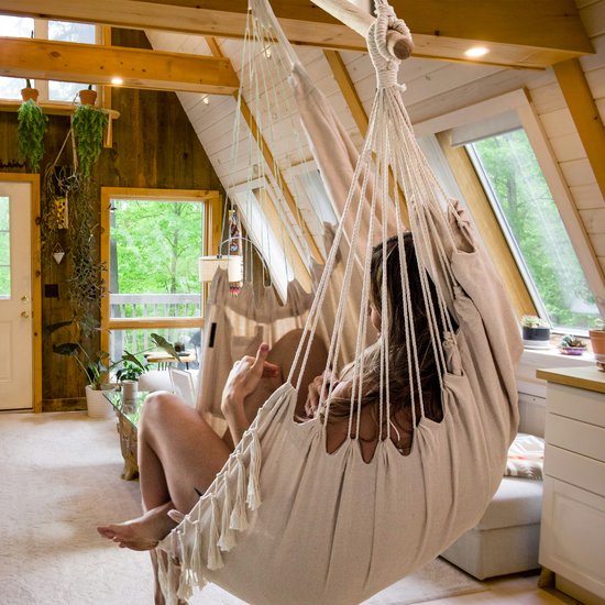 JAXY Hangstoel - Voor Binnen en Buiten - Inclusief Ophangsysteem - Hangnest - tot 150 kg - Incl. 2 Kussens en Boekenvak - Beige