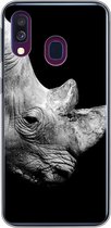 Geschikt voor Samsung Galaxy A40 hoesje - Portretfoto neushoorn op zwarte achtergrond in zwart-wit - Siliconen Telefoonhoesje