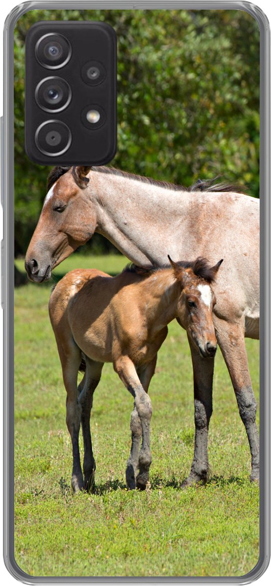 Telefoonhoesje Geschikt voor Samsung Galaxy A33 5G hoesje - Paarden - Gras - Schaduw - Siliconen Telefoonhoesje Telefoonhoesje