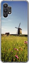 Geschikt voor Samsung Galaxy A32 5G hoesje - Een molen met bloemen - Siliconen Telefoonhoesje