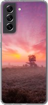 Geschikt voor Samsung Galaxy S21 FE hoesje - Paarse tinten in Nederlands landschap - Siliconen Telefoonhoesje