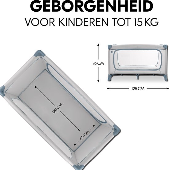 Lichtgrijs reisbed met blauwe accenten, afmetingen 120x60cm binnenmaat en 125x76cm buitenmaat. Veilig voor kinderen tot 15kg.
