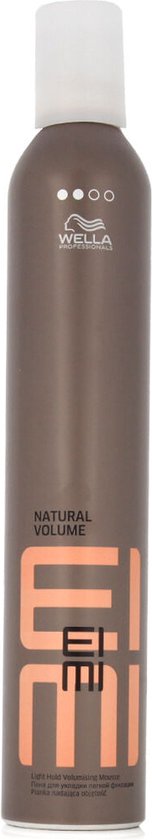 Wella Professionals EIMI Natural Volume haarmousse, lichtbruine spuitbus met koraalroze logo