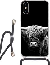 Telefoonhoesje Geschikt voor iPhone XS - Schotse Hooglander - Koe - Zwart - Wit - Dieren - Siliconen - Crossbody - Backcover met Koord - Telefoonhoesje met koord - Hoesje met touw