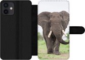 Bookcase Geschikt voor iPhone 12 Mini telefoonhoesje - Olifant - Dieren - Gras - Natuur - Met vakjes - Wallet case met magneetsluiting