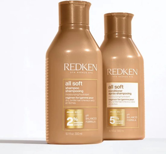 Deux bouteilles Redken bronze, une avec "all soft shampoo moisturizing regimen for: dry, brittle hair" et une avec "all soft conditioner moisturizing regimen for: dry, brittle hair".
