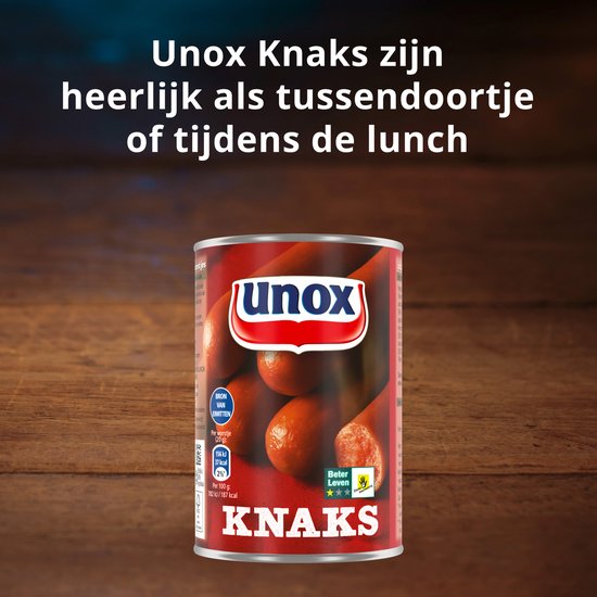 Een blik Unox Knaks op een houten achtergrond. De tekst luidt: 'Unox Knaks zijn heerlijk als tussendoortje of tijdens de lunch'.