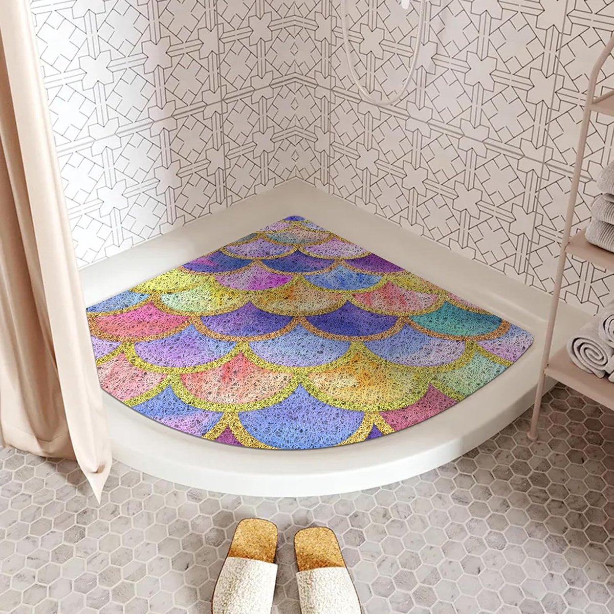Douchemat - Antislip - Driehoekig - Zacht Comfort - Badmat met Afvoergaten - PVC-Luffa - Douchemat voor Douche en Natte Ruimtes - Sneldrogend (60 cm, Radius Waaiervormig