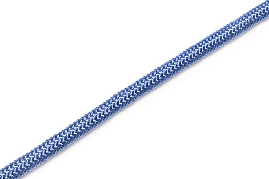 Detail van een blauwe, gevlochten nylon lijn van een hondenriem.