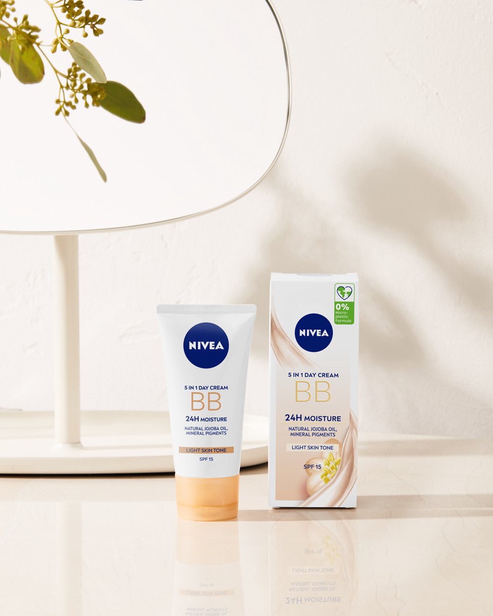 NIVEA Essentials 5-in-1 BB Cream Light SPF 15 – Getönte Tagescreme Mit Jojobaöl, 50 Ml