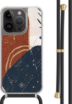 Casimoda® hoesje met zwart koord - Geschikt voor iPhone 14 Pro - Abstract Terracotta - Afneembaar koord - TPU/polycarbonaat - Blauw