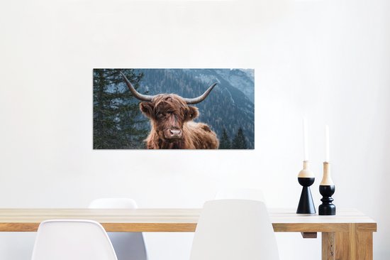 Aluminium schilderij 80x40 cm - Wanddecoratie metaal - Schotse hooglander - Bomen - Berg - Metalen muurdecoratie woonkamer - Decoratie industrieel - Foto op dibond - Industriële accessoires slaapkamer