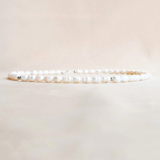 Ava&Imber Collier de perles moderne – Collier original de perles d'eau douce pour femme, fabriqué en acier inoxydable argenté (acier inoxydable) dans un emballage cadeau