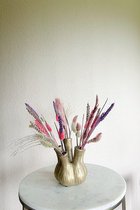 Kleurrijk droogboeket Lynn met gouden tulpenvaas - Toetervaas - Roze - Paars - Beige - La Florista