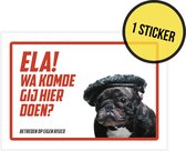 Sticker/ waakbord | "Ela, wa komde gij hier doen?" | 15 x 10 cm | Franse Bulldog | Mops | Mopshond | Waakhond | Hond | Chien | Dog | Betreden op eigen risico | Mijn huisdier | Permanente lijm | Rechthoek | Witte achtergrond | 1 stuk