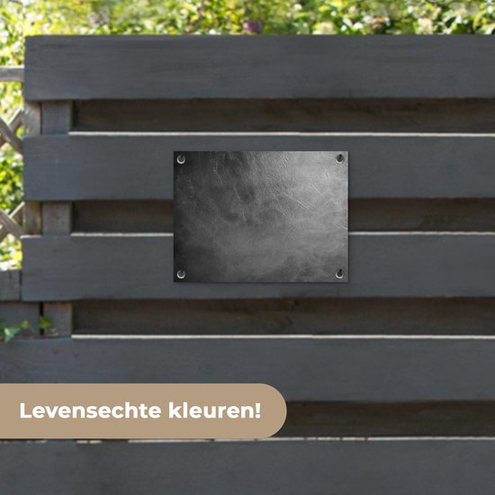 Tuinposter 40x30 cm - Tuindecoratie Leer - Lederlook - Industrieel - Grijs - Poster voor in de tuin - Buiten decoratie - Schutting tuinschilderij - Tuindoek muurdecoratie - Wanddecoratie balkondoek