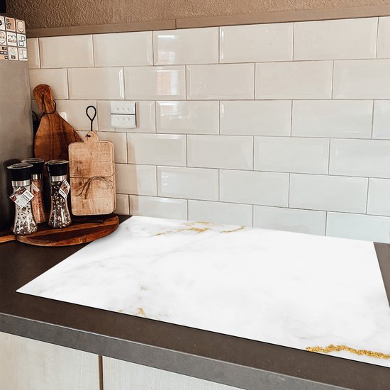 KitchenYeah® Inductie beschermer 80.2x52.2 cm - Marmer print - Goud - Wit - Luxe - Kookplaataccessoires - Afdekplaat voor kookplaat - Inductiebeschermer - Inductiemat - Inductieplaat mat