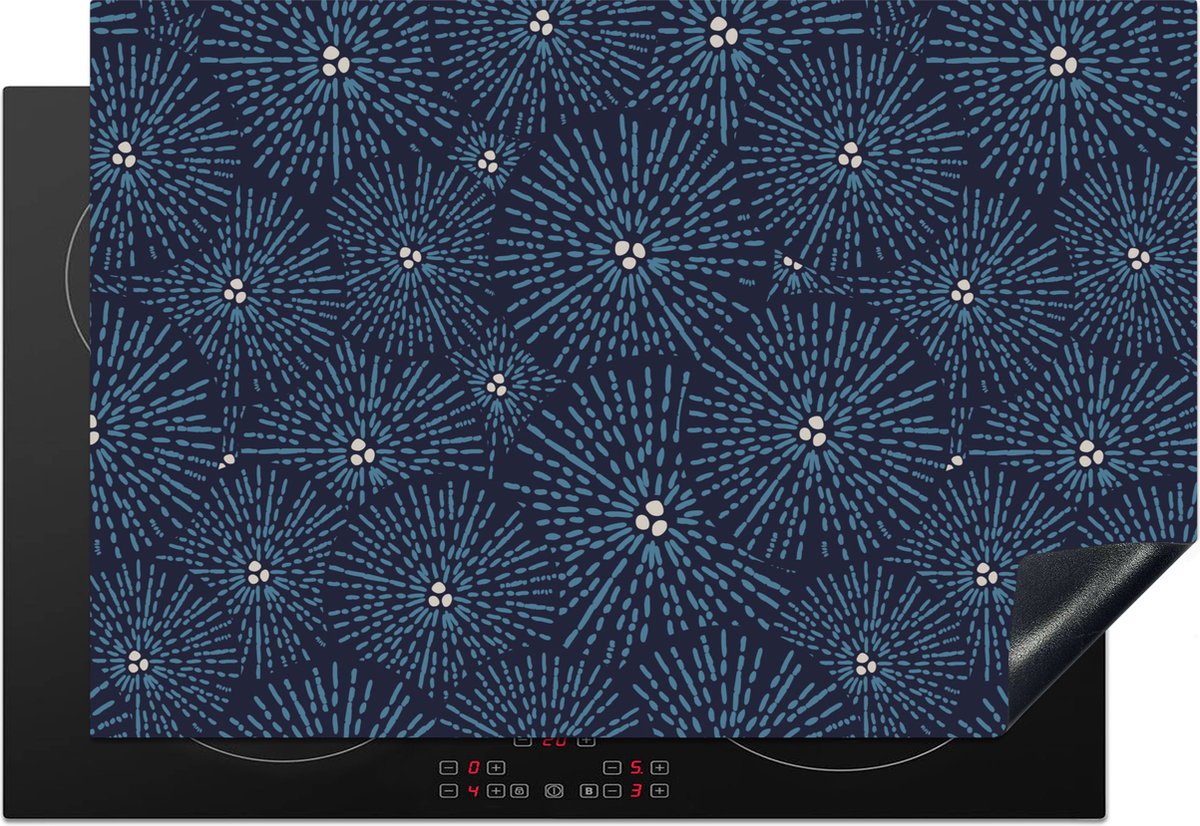 KitchenYeah® Inductie beschermer 76x51.5 cm - Bloemen - Japans - Patroon - Blauw - Wit - Kookplaataccessoires - Afdekplaat voor kookplaat - Inductiebeschermer - Inductiemat - Inductieplaat mat - Keuken decoratie