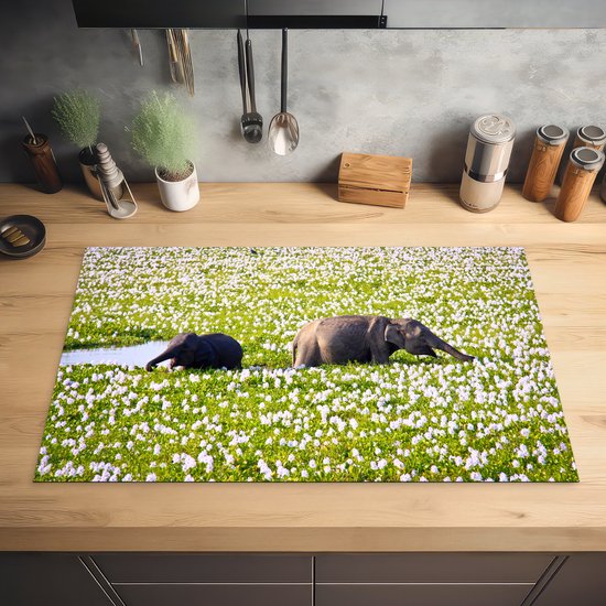 KitchenYeah® Inductie beschermer 85x52 cm - Olifant - Water - Planten - Groen - Natuur - Dieren - Kookplaataccessoires - Afdekplaat voor kookplaat - Inductiebeschermer - Inductiemat - Inductieplaat mat