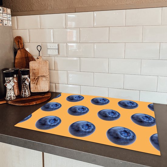 KitchenYeah® Inductie beschermer 70x52 cm - Blauwe bes - Oranje - Patroon - Kookplaataccessoires - Afdekplaat voor kookplaat - Inductiebeschermer - Inductiemat - Inductieplaat mat