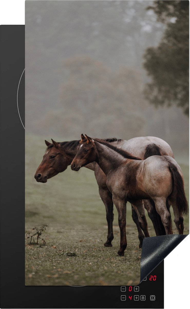 KitchenYeah® Inductie beschermer 30x52 cm - Paarden - Natuur - Mist - Kookplaataccessoires - Afdekplaat voor kookplaat - Inductiebeschermer - Inductiemat - Inductieplaat mat