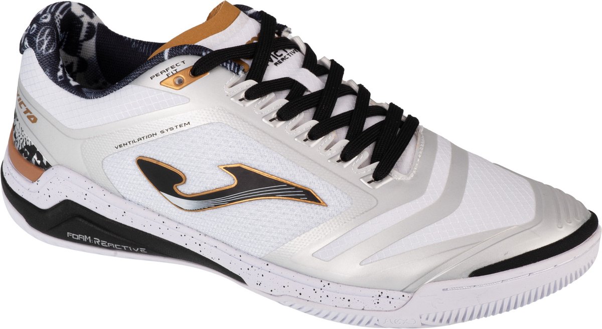 Witte Joma Invicto 2432 IN indoorschoenen voor mannen, maat 44,5, met zwart-witte details en ademend materiaal.