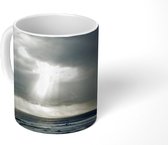 Mok - Zonlicht dat door onweerswolken heen gaat - 350 ML - Beker
