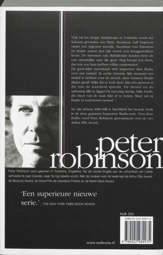 Achterkant van het boek 'Nachtlicht' van Peter Robinson. Tekst in het Nederlands.