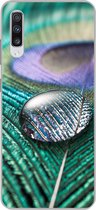 Geschikt voor Samsung Galaxy A70 hoesje - Close-up van een waterdruppel op de veer van een pauw - Siliconen Telefoonhoesje