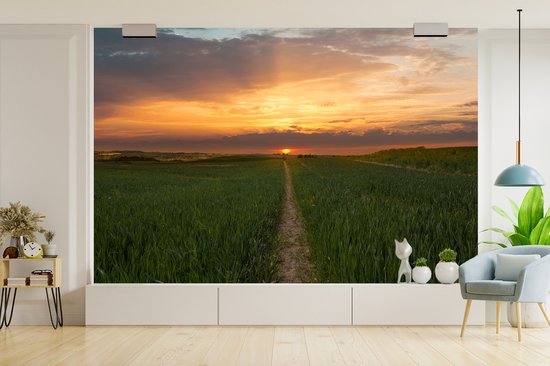 Papier peint photo en vinyle - La skyline de Miami en Amérique du Nord avec une vue sur le soleil d'automne largeur 330 cm x hauteur 220 cm - Tirage photo sur papier peint (disponible en 7 tailles)