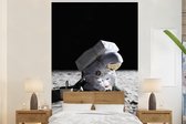 Behang - Fotobehang Astronaut - Maan - Tuinieren - Breedte 145 cm x hoogte 220 cm