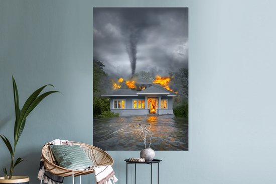 Muurstickers - Sticker Folie - Een huis staat in de brand met een tornado - 80x120 cm - Plakfolie - Muurstickers Kinderkamer - Zelfklevend Behang - Zelfklevend behangpapier - Stickerfolie