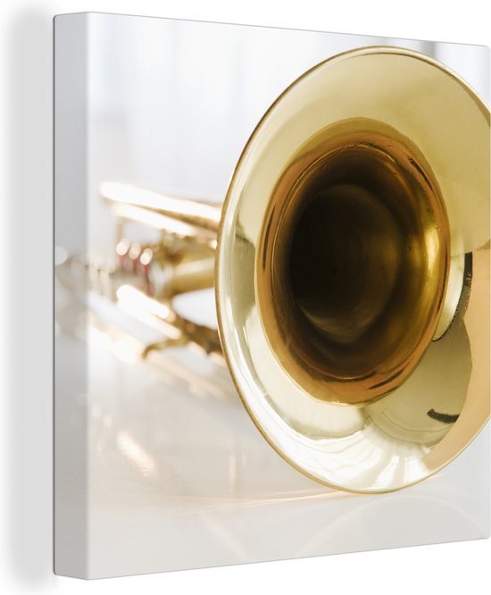Canvas Schilderij Close-up van een gouden trompet - 90x90 cm - Wanddecoratie