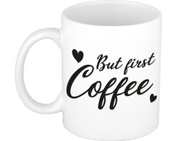 But first coffee cadeau mok / beker wit met hartjes - 300 ml - keramiek - koffiemok voor de koffieliefhebber