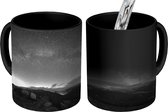 Magische Mok - Foto op Warmte Mok - Paarse hemel in de nacht - zwart wit - 350 ML