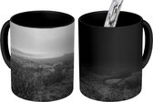 Magische Mok - Foto op Warmte Mok - Steen in de mist - zwart wit - 350 ML