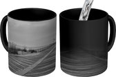 Magische Mok - Foto op Warmte Mok - De pier van Cape Henlopen State Park - zwart wit - 350 ML