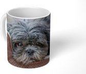 Mok - Shih Tzu hond die op haar bed rust - 350 ML - Beker
