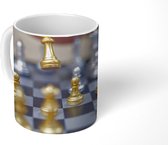 Mok - Koffiemok - De schaakspeler maakt een zet - Mokken - 350 ML - Beker - Koffiemokken - Theemok