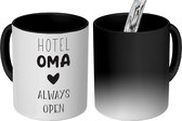 Magische Mok - Foto op Warmte Mokken - Koffiemok - Spreuken - Hotel oma always open - Quotes - Oma - Magic Mok - Beker - 350 ML - Theemok - Mok met tekst