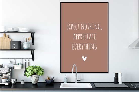 Cadre photo avec affiche - Citation en anglais N'attendez rien, appréciez tout avec un cœur sur fond marron - 60x90 cm - Cadre pour affiche