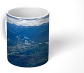 Mok - Uitzicht op de Athabasca rivier en de Whistlers Mountain in Canada - 350 ML - Beker