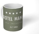 Mok - Koffiemok - Spreuken - Quotes Hotel Mama All Inclusive 24/7 Open - Moederdag cadeautje - Mama - Mokken - 350 ML - Beker - Koffiemokken - Theemok - Mok met tekst
