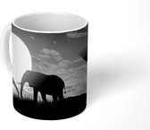 Mok - olifanten bij een zonsondergang - zwart wit - 350 ML - Beker