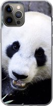 Geschikt voor iPhone 12 Pro hoesje - Panda - Dier - Bladeren - Siliconen Telefoonhoesje