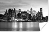 Poster Skyline van New York in de avond - zwart wit - 90x60 cm